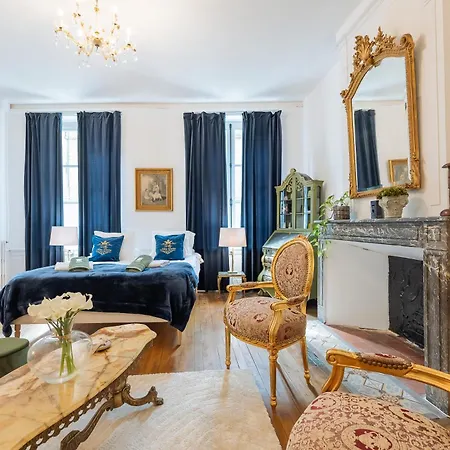 Bed & Breakfast La De Notre Dame Au Pied Du Chateau Sedan