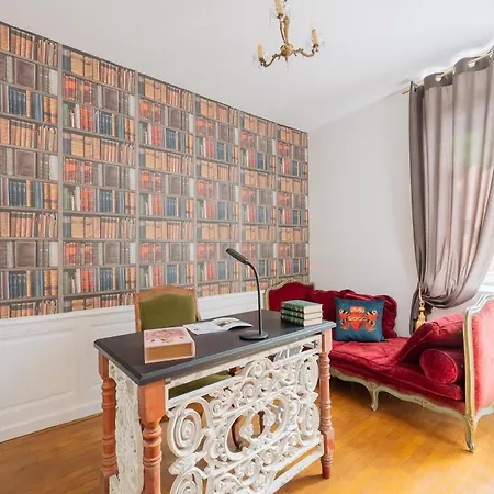 Bed & Breakfast La De Notre Dame Au Pied Du Chateau Sedan