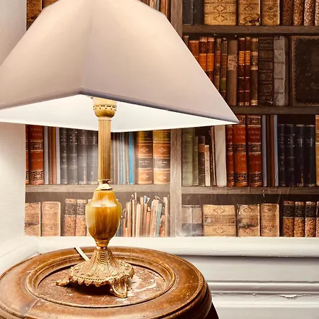 La De Notre Dame Au Pied Du Chateau Bed and Breakfast 4*