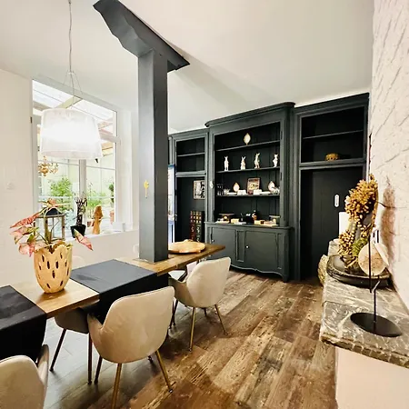 Panzió La De Notre Dame Au Pied Du Chateau