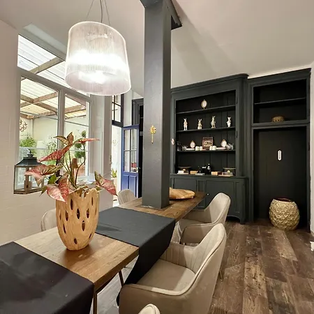 La De Notre Dame Au Pied Du Chateau