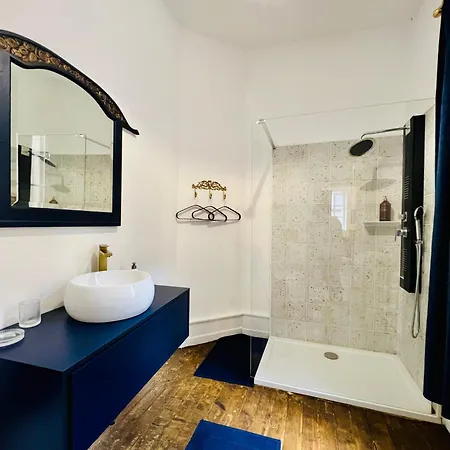 Bed and Breakfast La De Notre Dame Au Pied Du Chateau 4*