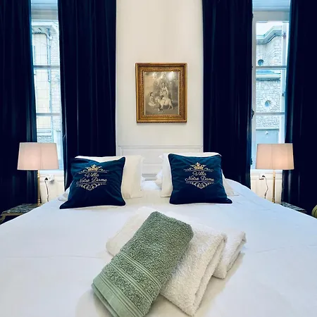 La De Notre Dame Au Pied Du Chateau