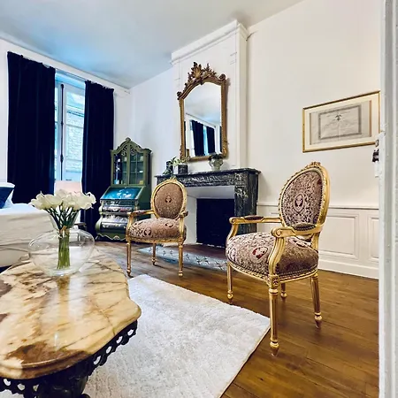 La De Notre Dame Au Pied Du Chateau Bed and Breakfast 4*