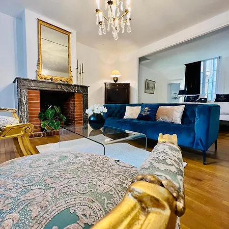 Couette-café La De Notre Dame Au Pied Du Chateau 4*