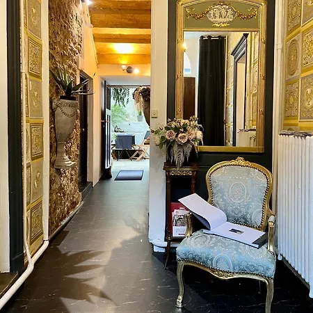 La De Notre Dame Au Pied Du Chateau