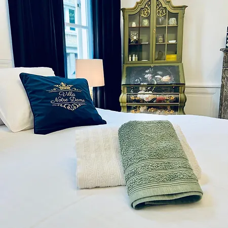 Couette-café La De Notre Dame Au Pied Du Chateau 4*