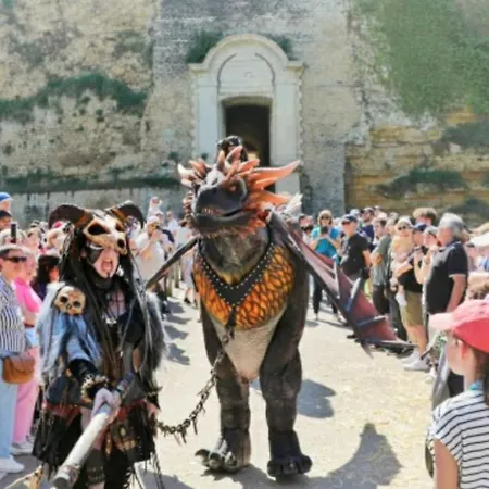 La De Notre Dame Au Pied Du Chateau 4*