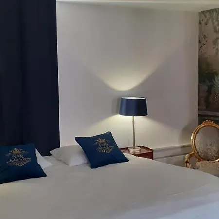 Bed & Breakfast La De Notre Dame Au Pied Du Chateau 4*