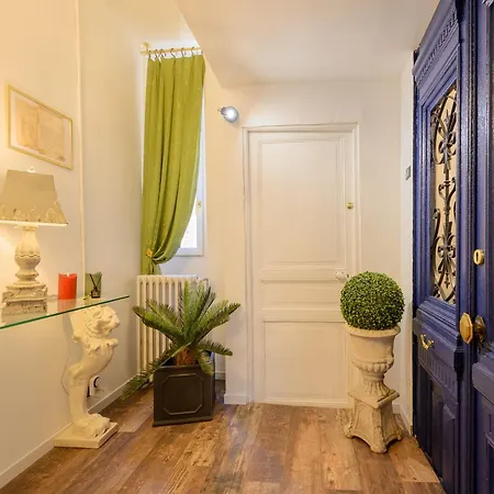 La De Notre Dame Au Pied Du Chateau Bed & Breakfast Sedan