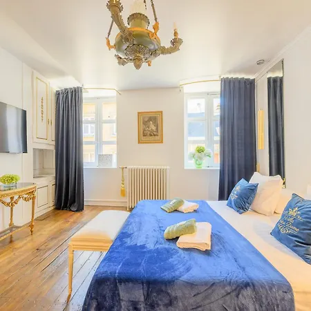 Bed and Breakfast La De Notre Dame Au Pied Du Chateau