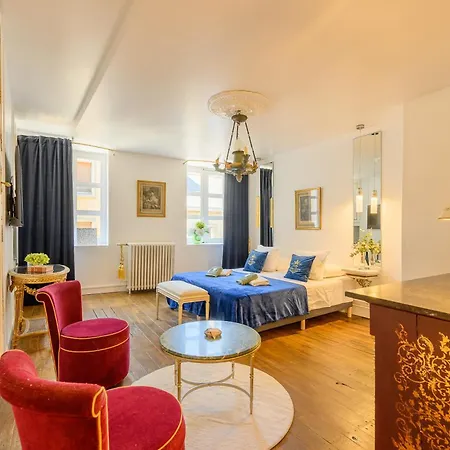 Couette-café La De Notre Dame Au Pied Du Chateau 4*