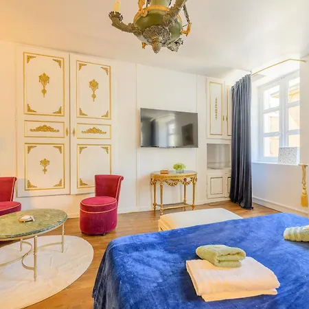 Couette-café La De Notre Dame Au Pied Du Chateau 4*