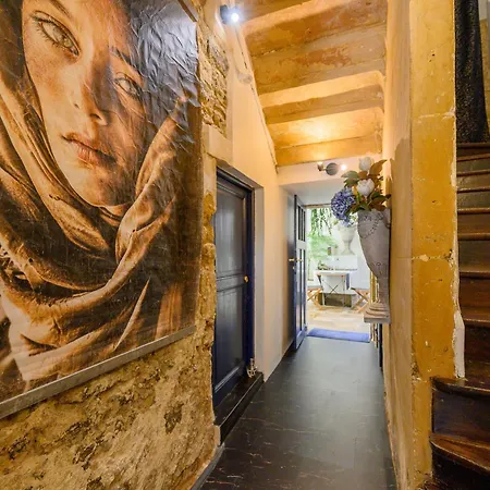 La De Notre Dame Au Pied Du Chateau Sedan